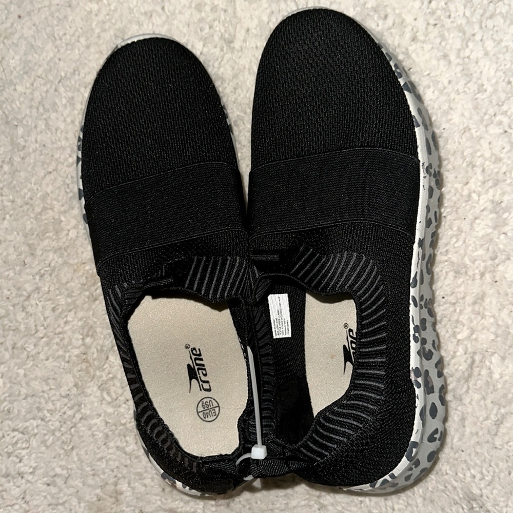 New snickers size 40 ( USA 9)